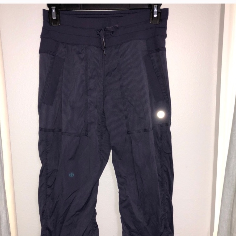 Lululemon Capri length studio pant navy sz 4